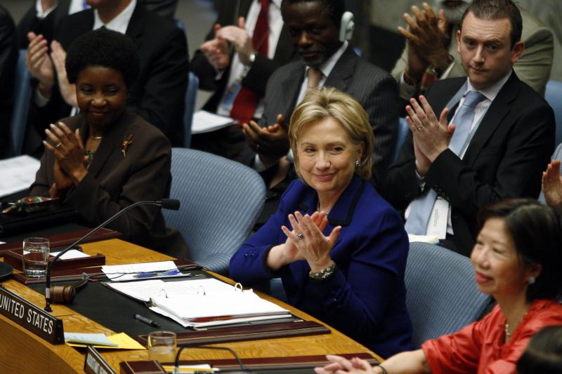 Hillary Clinton claps with members at the conclusion of the Security Council Session on Women, Peace and Security