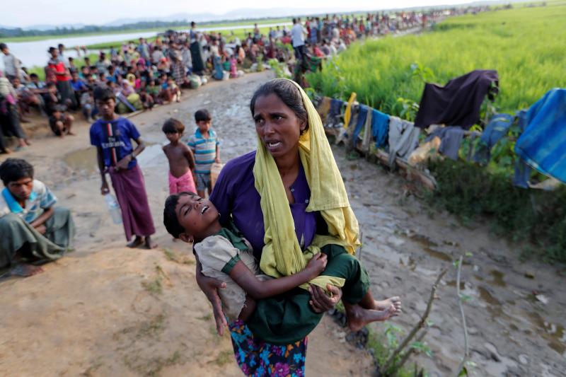 Rohingya refugees en route to refugee camps in Palang Khali, Bangladesh October 2017