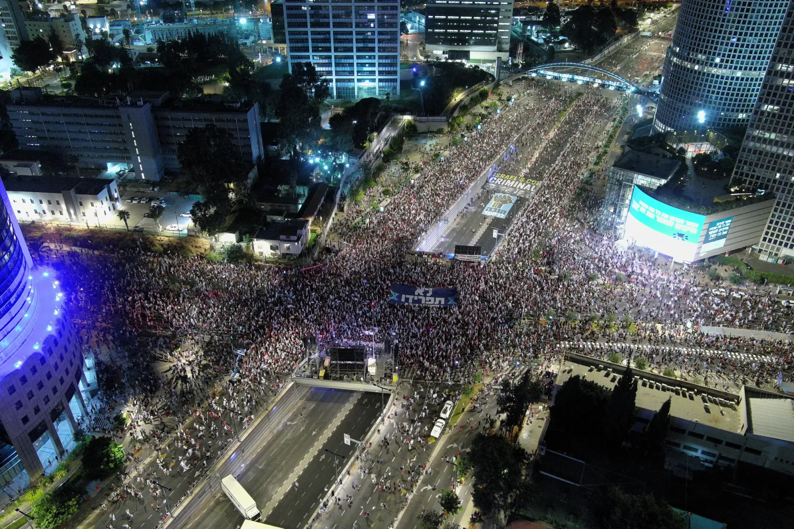 Israelis demonstrating against Netanyahu's judicial plan, Tel Aviv, September 2023